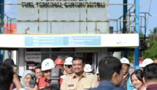Gubernur Sumatera Utara (Sumut) Bobby Nasution meninjau Fuel Terminal PT Pertamina Patra Niaga Gunungsitoli yang berlokasi di Desa Humene. Kecamatan Gunungsitoli Idanoi. Setibanya di Kepulauan Nias dalam rangka kunjungan kerja,  Rabu (28/10/2026). 