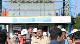 Gubernur Sumatera Utara (Sumut) Bobby Nasution meninjau Fuel Terminal PT Pertamina Patra Niaga Gunungsitoli yang berlokasi di Desa Humene. Kecamatan Gunungsitoli Idanoi. Setibanya di Kepulauan Nias dalam rangka kunjungan kerja,  Rabu (28/10/2026). 