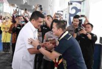 Gubernur Sumatera Utara (Sumut) Muhammad Bobby Afif Nasution menyambut kedatangan Kepala Kepolisian Daerah (Kapolda) Sumut Irjen Pol. Sonny Irawan di Bandar Udara Internasional Kualanamu, Kecamatan Beringin, Kabupaten Deliserdang, Selasa (6/10/2026).