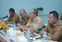 Bupati Asahan Taufik Zainal Abidin saat memimpin Rapat Koordinasi Pemerintahan (Rakorpem) Pemerintah Kabupaten Asahan di Aula Melati, Kantor Bupati Asahan, Senin (28/9/2026).