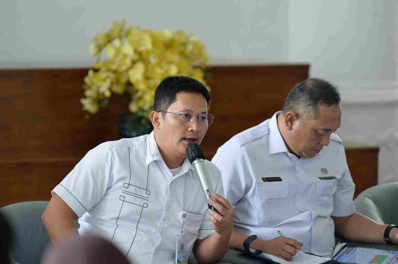Pemerintah Provinsi Sumatera Utara (Sumut) melalui Dinas Ketenagakerjaan (Disnaker) Provinsi Sumut melakukan Konferensi Pers terkait program-program Disnaker tentang ketenagakerjaan. Kegiatan yang difasilitasi Dinas Kominfo Sumut ini berlangsung di Lobby Dekranasda Lantai 1 Kantor Gubernur Sumut Jalan Diponengoro Kota Medan, Rabu (21/10/2026).