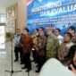 Pemerintah Provinsi Sumatera Utara (Sumut) melalui Dinas Komunikasi dan Informatika Provinsi Sumut melakukan Konferensi Pers usai melakukan Rapat Koordinasi Pembangunan Hunian Tetap Pascabencana Sumatera bersama Deputi IV Bidang Koordinasi Pembangunan Perumahan dan Sarana dan Prasarana Permukiman Kemenko Bidang Infrastruktur dan Pembangunan Kewilayahan Ronny Ariuly Hutahayan di Lobby Kantor Gubernur Sumut Jalan Diponegoro Kota Medan, Jumat (9/10/2026).