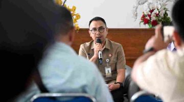 Pemerintah Provinsi Sumatera Utara (Sumut) melalui Kepala Biro Ekonomi Setdaprovsu Evan Botung Daulay melakukan Konferensi Pers terkait penanganan inflasi Pemrov Sumut di Lobby Dekranasda Lantai 1 Kantor Gubernur Sumut Jalan Diponegoro 30 Kota Medan, Selasa (6/10/2026).