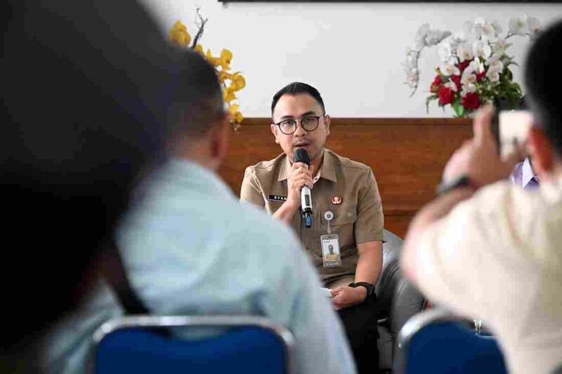 Pemerintah Provinsi Sumatera Utara (Sumut) melalui Kepala Biro Ekonomi Setdaprovsu Evan Botung Daulay melakukan Konferensi Pers terkait penanganan inflasi Pemrov Sumut di Lobby Dekranasda Lantai 1 Kantor Gubernur Sumut Jalan Diponegoro 30 Kota Medan, Selasa (6/10/2026).
