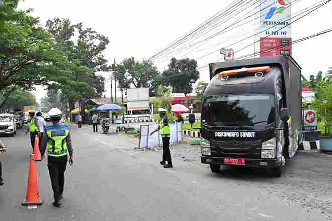 Bapenda Sumut dan Ditlantas Polda Sumut menggelar Operasi Sadar Pajak di Medan dengan surat peringatan dan layanan bus pajak keliling.