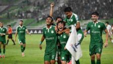 PSMS Medan mengalahkan PSIS Semarang 2-1.