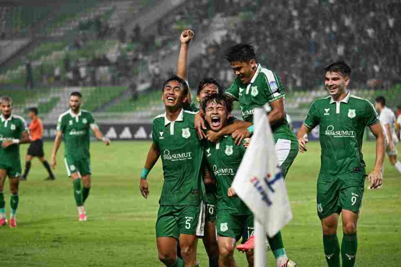 PSMS Medan mengalahkan PSIS Semarang 2-1.