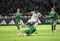 Para pesepakbola PSMS Medan saat berjibaku melawan Persikad Depok saat laga Liga 2 yang berlangsung di Stadion Utama Sumatera Utara, Deliserdang, Sabtu (3/10/2026). PSMS Medan berhasil mengalahkan Persikad Depok dengan skor 4-0.
