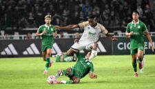 Para pesepakbola PSMS Medan saat berjibaku melawan Persikad Depok saat laga Liga 2 yang berlangsung di Stadion Utama Sumatera Utara, Deliserdang, Sabtu (3/10/2026). PSMS Medan berhasil mengalahkan Persikad Depok dengan skor 4-0.