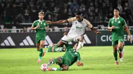 Para pesepakbola PSMS Medan saat berjibaku melawan Persikad Depok saat laga Liga 2 yang berlangsung di Stadion Utama Sumatera Utara, Deliserdang, Sabtu (3/10/2026). PSMS Medan berhasil mengalahkan Persikad Depok dengan skor 4-0.