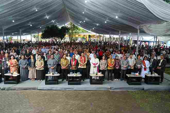 Gubernur Sumut Bobby Nasution menghadiri Pemberkatan Santuario, Bangunan Karya Pastoral dan Pesta Pelindung yang diselenggarakan di Gereja Paroki St. Yohanes Paulus II, Namo Pecawir, Tuntungan, Kecamatan Pancurbatu, Kabupaten Deliserdang, Minggu (25/10/2026). 