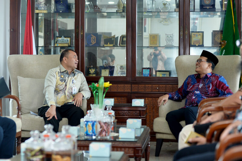  kunjungan reses Anggota DPD RI, Penrad Siagian, di ruang kerjanya, Kantor Gubernur Sumut, Jalan Pangeran Diponegoro Nomor 30, Medan, Jumat (16/10/2026).