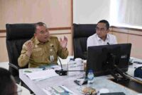 Penjabat (Pj) Sekretaris Daerah Provinsi Sumatera Utara (Sumut) Timur Tumanggor menghadiri Rapat Koordinasi Percepatan dan Monitoring Progres Bedah Rumah se - Sumatera Utara T.A 2026 di Ruang Rapat 1 Kantor Gubernur Sumut Jalan Diponegoro Nomor 30 Medan, Senin (12/10/2026).