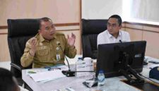 Penjabat (Pj) Sekretaris Daerah Provinsi Sumatera Utara (Sumut) Timur Tumanggor menghadiri Rapat Koordinasi Percepatan dan Monitoring Progres Bedah Rumah se - Sumatera Utara T.A 2026 di Ruang Rapat 1 Kantor Gubernur Sumut Jalan Diponegoro Nomor 30 Medan, Senin (12/10/2026).