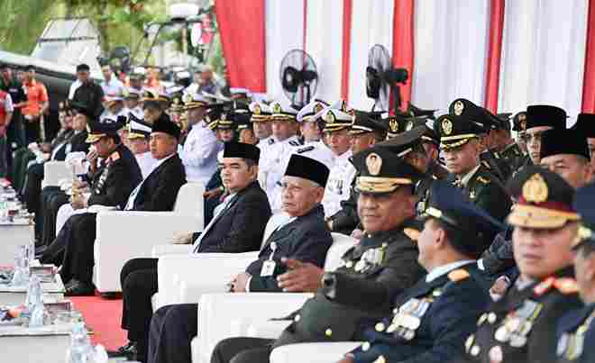 Wakil Gubernur Sumatera Utara ( Sumut ) Surya menghadiri Upacara Hari Ulang Tahun (HUT) ke-81 TNI Provinsi Sumatera Utara Tahun 2026 di Markas Komando  Daerah Angkatan Laut (Koderal) I Belawan, Jalan Serma Hanafiah Nomor  1, Belawan, Senin (5/10/2026).