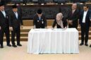 Wakil Gubernur Sumatera Utara (Sumut) Surya menghadiri Rapat Peipurna pada pembahasan Ranperda Perubahan atas Perda Nomor 1 Tahun 2019 tentang Fasilitasi Pencegahan Penyalahgunaan Narkotika, Psikotropika, dan Zat Adiktif lainnya, di Ruang Rapat Paripurna DPRD Sumut Jalan Imam Bonjol Medan, Rabu (28/10/2026).
