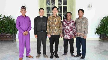 Wapres Gibran menerima jemaat GKPI Rajeg di Istana Wapres.