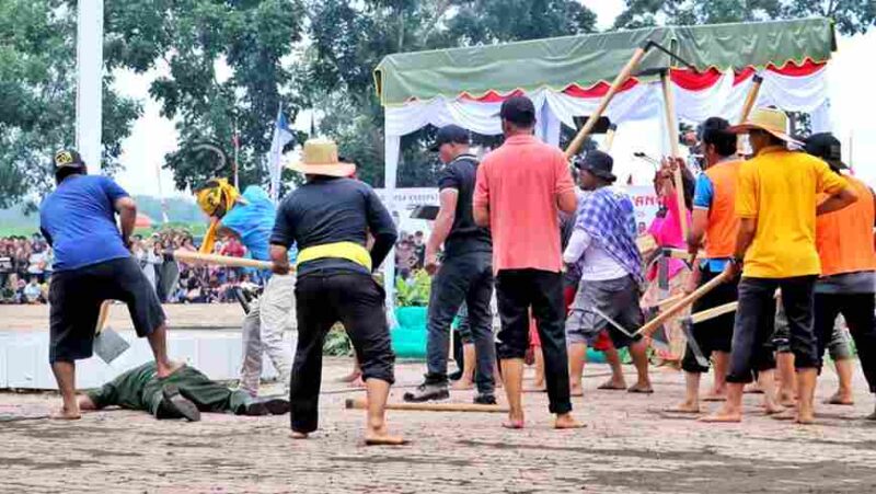Fragmen Peristiwa Bandar Betsy pada peringatan Hari Kesaktian Pancasila 2026 di Monumen Letda Sujono, Simalungun.
