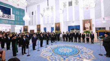 Presiden Prabowo Subianto melantik 10 menteri dan wakil menteri Kabinet Merah Putih untuk sisa masa jabatan periode 2024–2029 di Istana Negara, Jakarta, Kamis (1/10/2026).