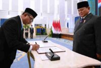 Presiden Prabowo Subianto menyaksikan pengucapan sumpah jabatan Nuzran Joher sebagai Ketua Ombudsman Republik Indonesia (ORI) dan Radian Syam sebagai Anggota Ombudsman RI untuk sisa masa jabatan 2026–2031 di Istana Negara, Jakarta, Kamis (1/10/2026).