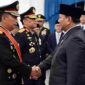 Presiden Prabowo Subianto menganugerahkan Tanda Kehormatan Bintang Mahaputera Adipurna kepada Jenderal Polisi Listyo Sigit Prabowo dan Bintang Mahaputera Adipradana kepada Komisaris Jenderal Polisi Dedi Prasetyo di Istana Negara, Jakarta, Kamis (1/10/2026).