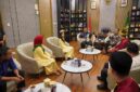 Rico Waas saat menerima audiensi para pemenang Putra-Putri Kebudayaan Kota Medan di Rumah Dinas Wali Kota Medan, Kamis (1/10/2026).