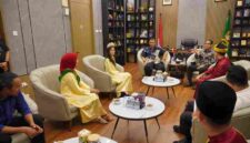 Rico Waas saat menerima audiensi para pemenang Putra-Putri Kebudayaan Kota Medan di Rumah Dinas Wali Kota Medan, Kamis (1/10/2026).