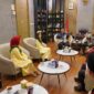 Rico Waas saat menerima audiensi para pemenang Putra-Putri Kebudayaan Kota Medan di Rumah Dinas Wali Kota Medan, Kamis (1/10/2026).