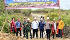 Pemkab Samosir bersama TNI dan Kementan membangun 20 jembatan, irigasi 15 kilometer untuk 680 hektare sawah serta konservasi lingkungan.