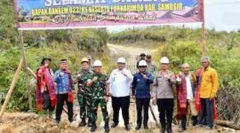 Pemkab Samosir bersama TNI dan Kementan membangun 20 jembatan, irigasi 15 kilometer untuk 680 hektare sawah serta konservasi lingkungan.