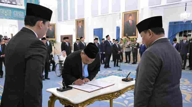 Presiden Prabowo melantik Syahganda Nainggolan dan Fadli Tri Hartono sebagai Kepala dan Wakil Kepala Badan Komunikasi Pemerintah di Istana Negara.