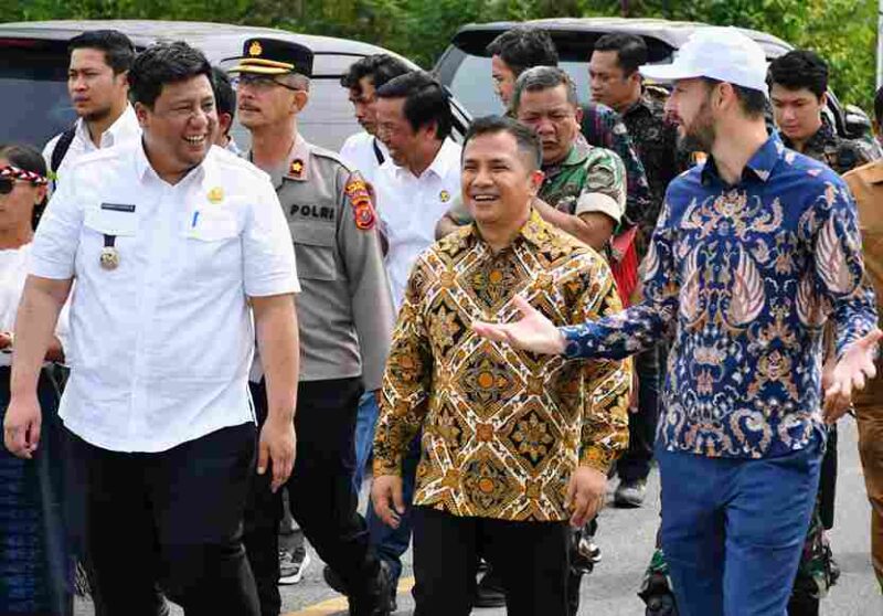 Pompa Air Tenaga Surya (PATS) di Desa Sibonor Ompu Ratus, Kecamatan Nainggolan, resmi beroperasi setelah diresmikan Deputi Bidang Pangan, Sumber Daya Alam, dan Lingkungan Hidup Kementerian PPN/Bappenas, Leonardo Adypurnama alias Teguh Sambodo, bersama Bupati Samosir Vandiko T. Gultom, Sabtu (3/10/2026).