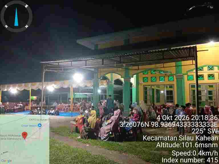 Kapolsek Silou Kahean AKP Edy Syahputra, S.H., M.H., bersama Bhabinkamtibmas Aiptu Dodi H. Saragih menghadiri peringatan Maulid Nabi Muhammad SAW 1448 H/2026 M di Masjid Ar-Rohman, Dusun Silandoyung, Nagori Silou Paribuan, Kecamatan Silou Kahean, Kabupaten Simalungun, Minggu (4/10/2026) malam.