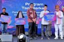 Anton saat menutup Karya Hita Festival 2026 sekaligus meluncurkan Sinergi Program Tahun 2026 di Ruang Terbuka Publik (RTP) Pantai Bebas Parapat, Kecamatan Girsang Sipangan Bolon, Kabupaten Simalungun, Minggu (4/10/2026).