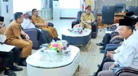 Bupati Simalungun Anton Achmad Saragih menerima MUI dan membahas persiapan Hari Santri Nasional serta pengukuhan pengurus MUI Kabupaten Simalungun.