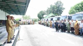 Bupati Asahan Taufik Zainal Abidin menyerahkan 27 truk roda enam untuk operasional KDMP