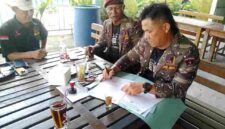 DPC GRIB Jaya Tapanuli Selatan menyerahkan SK kepada PAC Batang Toru dan Muara Batang Toru.