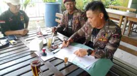 DPC GRIB Jaya Tapanuli Selatan menyerahkan SK kepada PAC Batang Toru dan Muara Batang Toru.