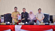 Rapat Paripurna DPRD Kota Medan yang dipimpin Ketua DPRD Wong Chun Sen dan dihadiri Wali Kota Medan Rico Tri Putra Bayu Waas, Senin (5/10/2026).