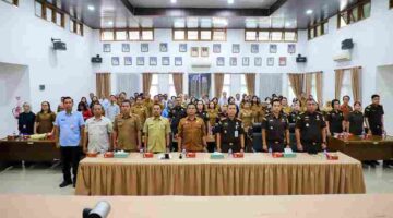 Penandatanganan kesepakatan bersama antara pemerintah daerah dan jajaran kejaksaan dalam memperkuat pendampingan serta pencegahan penyimpangan dalam penyelenggaraan pendidikan di Ruang Data Balai Kota, Jalan Merdeka, Selasa (6/10/2026).