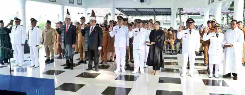 Pemkab Simalungun melantik 45 pejabat dalam jabatan pimpinan tinggi, administrator dan pengawas di Pendopo Rumah Dinas Bupati Simalungun, Pamatang Raya, Selasa (6/10/2026).