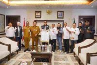 Rico Waas saat menerima audiensi panitia TennisFest Medan 2026 di Balai Kota Medan, Selasa (6/10/2026).