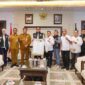 Rico Waas saat menerima audiensi panitia TennisFest Medan 2026 di Balai Kota Medan, Selasa (6/10/2026).