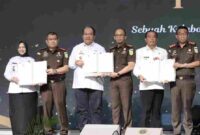Bupati Asahan menghadiri penguatan program Jaksa Sahabat Pendidik yang digagas Kejaksaan Tinggi Sumatera Utara (Kejati Sumut) bersama Pemerintah Provinsi Sumatera Utara (Pemprov Sumut) untuk memperkuat tata kelola pendidikan dan mencegah penyimpangan dalam pengelolaan anggaran sekolah  di Aula Raja Inal Siregar, Kantor Gubernur Sumut, Jalan Diponegoro Nomor 30, Medan, Selasa (6/10/2026).