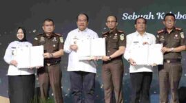 Bupati Asahan menghadiri penguatan program Jaksa Sahabat Pendidik yang digagas Kejaksaan Tinggi Sumatera Utara (Kejati Sumut) bersama Pemerintah Provinsi Sumatera Utara (Pemprov Sumut) untuk memperkuat tata kelola pendidikan dan mencegah penyimpangan dalam pengelolaan anggaran sekolah  di Aula Raja Inal Siregar, Kantor Gubernur Sumut, Jalan Diponegoro Nomor 30, Medan, Selasa (6/10/2026).