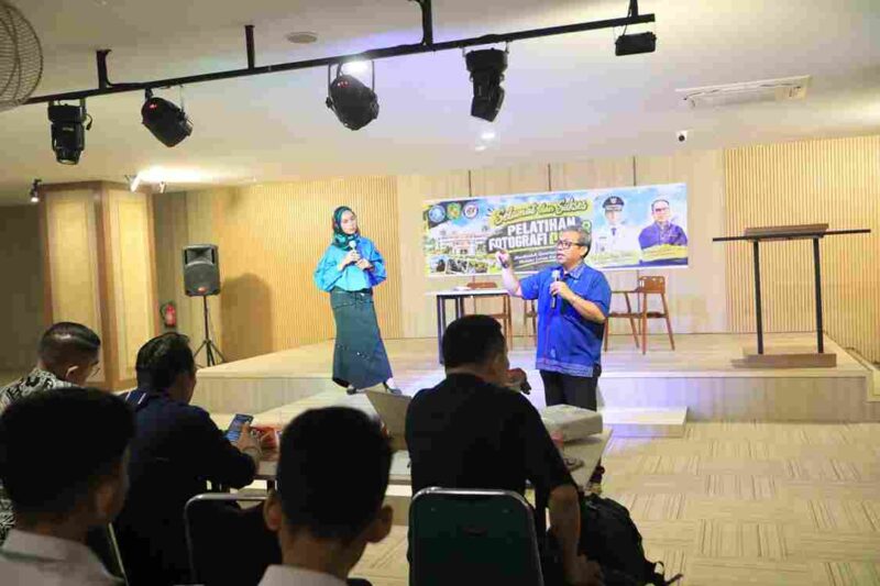 PWPM menggelar pelatihan fotografi dasar bagi 50 pelajar dan mahasiswa Medan untuk mengasah kreativitas serta menghasilkan karya visual yang bercerita.