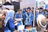 Wapres Gibran Rakabuming meninjau INACRAFT 2026 Youthpreneurs di Jakarta.