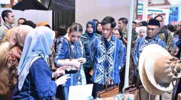 Wapres Gibran Rakabuming meninjau INACRAFT 2026 Youthpreneurs di Jakarta.