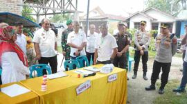 Bupati Asahan Taufik Zainal Abidin, S.Sos., M.Si., bersama Forum Koordinasi Pimpinan Daerah (Forkopimda) meninjau pelaksanaan Pemilihan Kepala Desa (Pilkades) Serentak Tahun 2026 di Kabupaten Asahan, Rabu (7/10/2026).