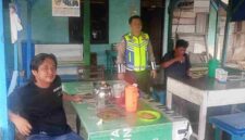 Satlantas Polres Simalungun menggelar Polantas Karib di jalur Pematangsiantar–Perdagangan untuk mengedukasi pengendara tentang keselamatan berlalu lintas.